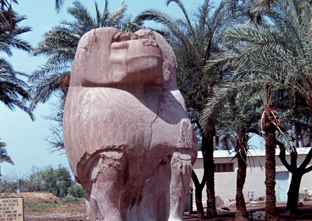 Standbeeld van de oud-Egyptische god Babi