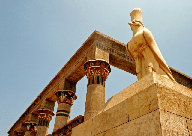 Tempel van de valkenkoppige hemelgod Horus