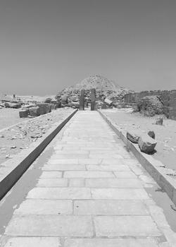 Processieweg naar de piramide van Unas
