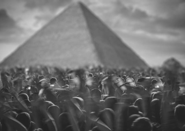 Concert voor de piramides in Egypte ter ere van Umm Kulthum