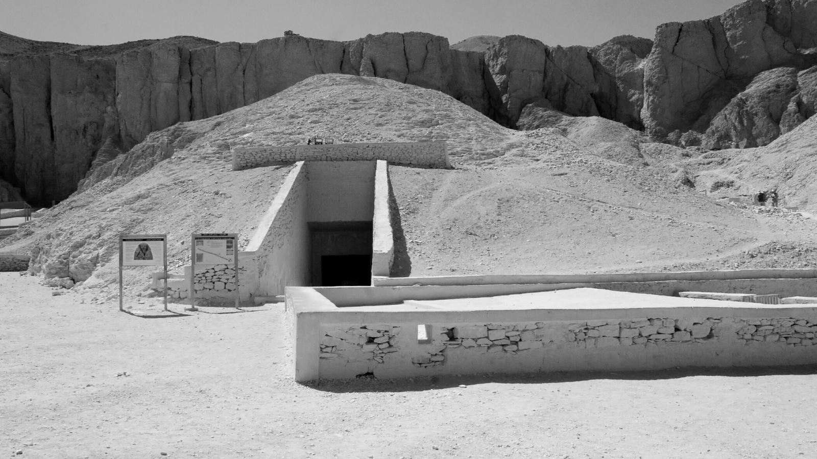 Psoesennes I: De Verloren Erfenis die het Gat in de Egyptische Geschiedenis Overbrugt